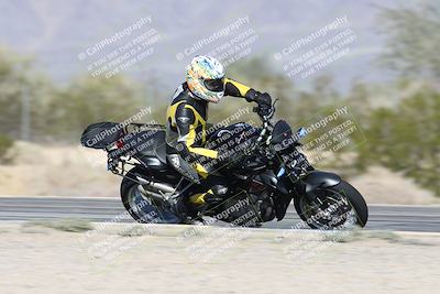 media/Dec-01-2025-Moto Forza (Mon) [[2daa91e15f]]/3-Beginner Group/Session 2 (Turn 7 Inside Pans)/